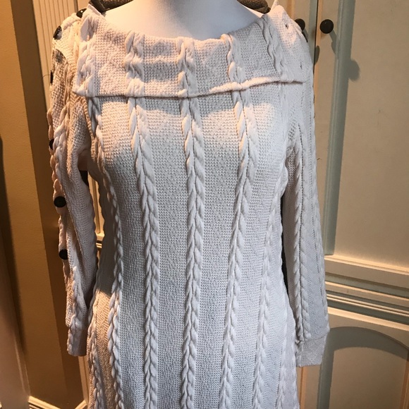 Sweater with 2 Colors - Picture 2 of 8